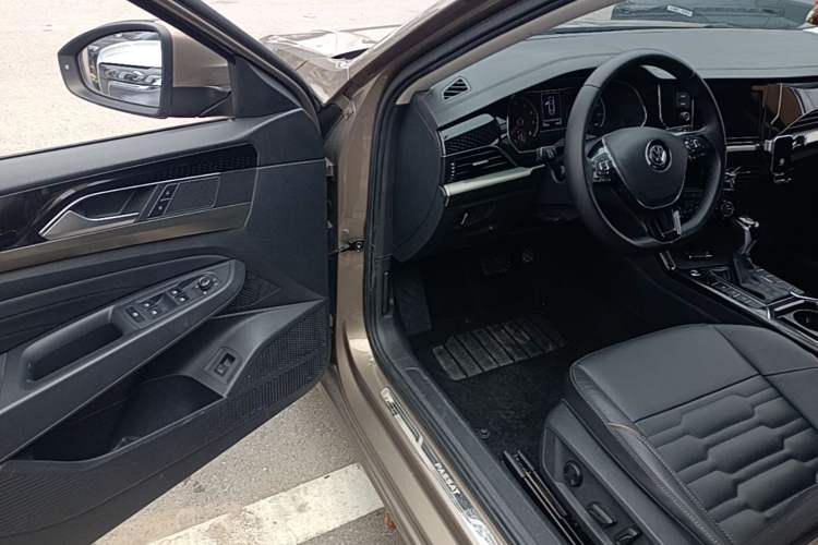 Used Volkswagen Passat 2019 330TSI Elite Edition China VI Driver Seat