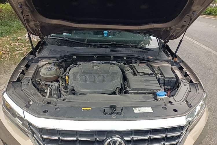 Used Volkswagen Passat 2019 330TSI Elite Edition China VI Engine Bay