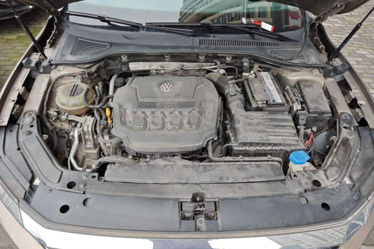Used Volkswagen Passat 2019 330TSI Elite Edition China VI Engine Bay