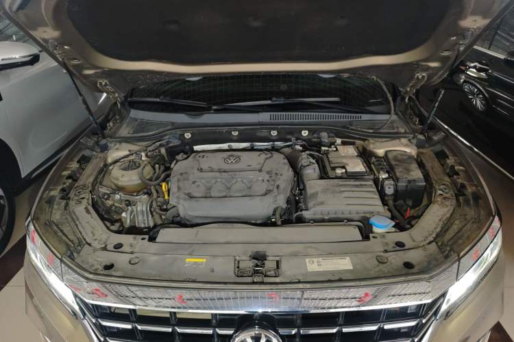 Used Volkswagen Passat 2019 330TSI Luxury Edition China V Standard Engine Bay