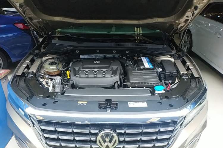 Used Volkswagen Passat 2019 330TSI Luxury Edition China V Standard Engine Bay