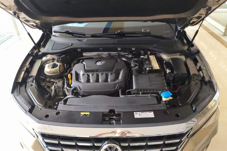 Used Volkswagen Passat 2019 330TSI Luxury Edition China V Standard Engine Bay