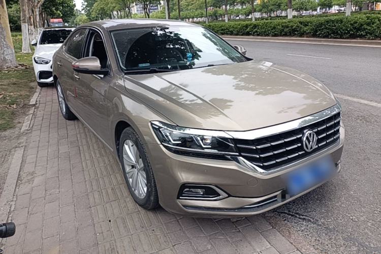 Used Volkswagen Passat 2019 330TSI Elite Edition China VI Front Right 45 Deg