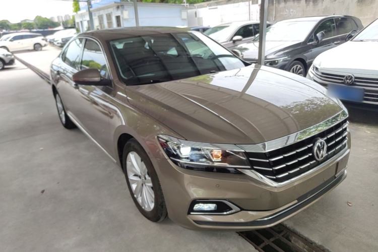 Used Volkswagen Passat 2019 330TSI Elite Edition China VI Front Right 45 Deg