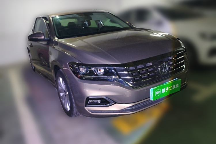 Used Volkswagen Passat 2019 330TSI Elite Edition China VI Front Right 45 Deg