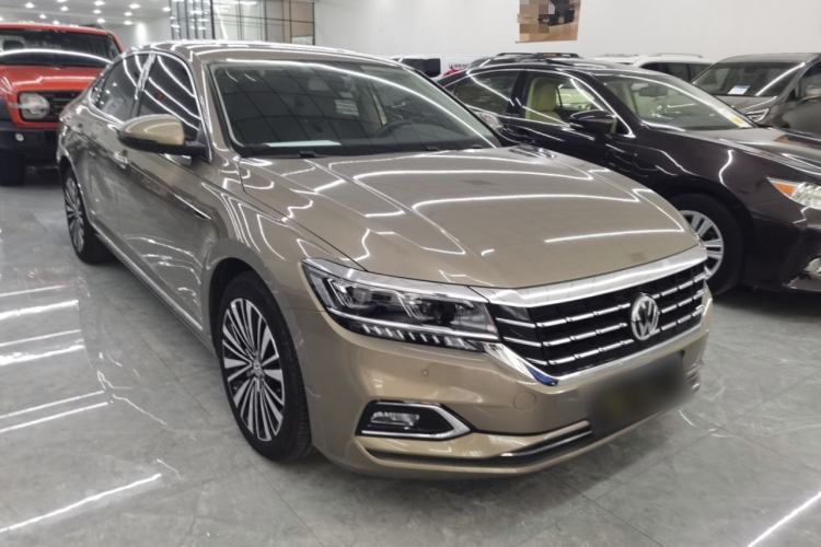 Used Volkswagen Passat 2019 330TSI Luxury Edition China VI Standard Front Right 45 Deg