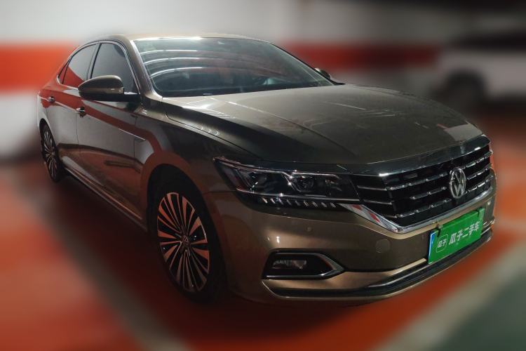 Used Volkswagen Passat 2019 380TSI Prestige Edition China VI Standard Front Right 45 Deg