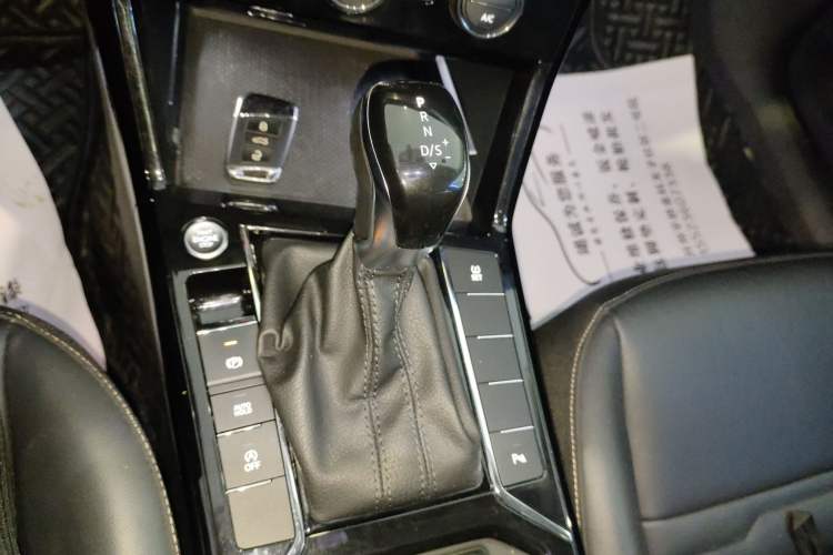 Used Volkswagen Passat 2019 330TSI Elite Edition China V Standard Gear Lever