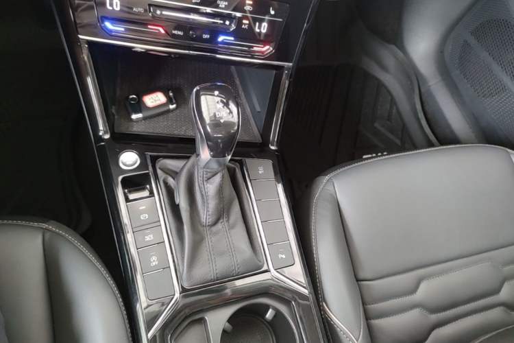 Used Volkswagen Passat 2019 330TSI Elite Edition China VI Gear Lever