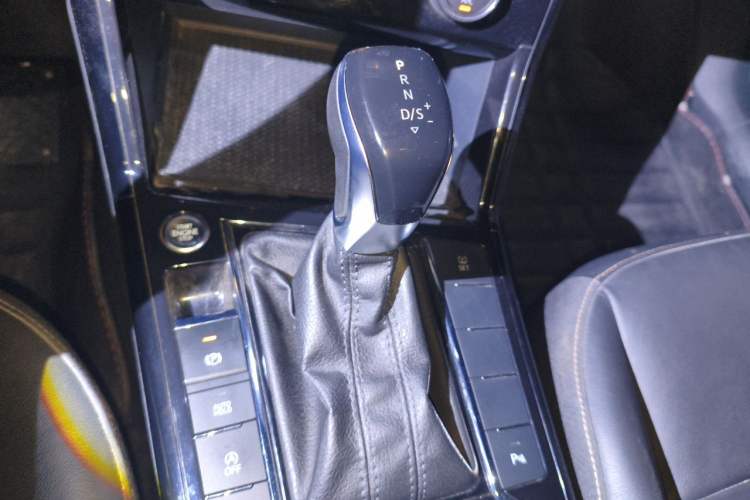 Used Volkswagen Passat 2019 330TSI Elite Edition China VI Gear Lever