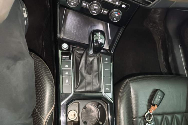 Used Volkswagen Passat 2019 330TSI Luxury Edition China V Standard Gear Lever