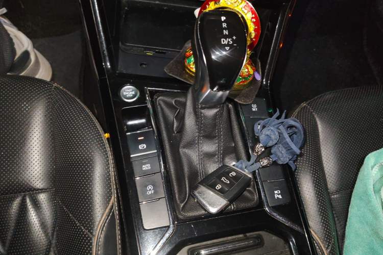 Used Volkswagen Passat 2019 380TSI Prestige Edition China VI Standard Gear Lever