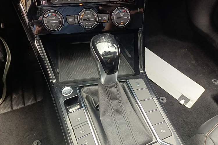 Used Volkswagen Passat 2019 330TSI Elite Edition China VI Gear Lever