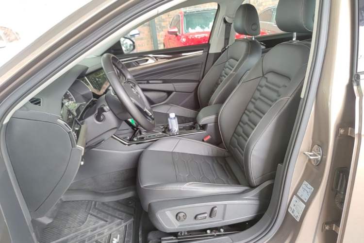Used Volkswagen Passat 2019 330TSI Elite Edition China VI Left Front Seat