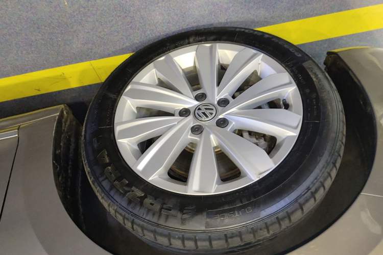 Used Volkswagen Passat 2019 330TSI Elite Edition China V Standard Left Front Wheel Hub