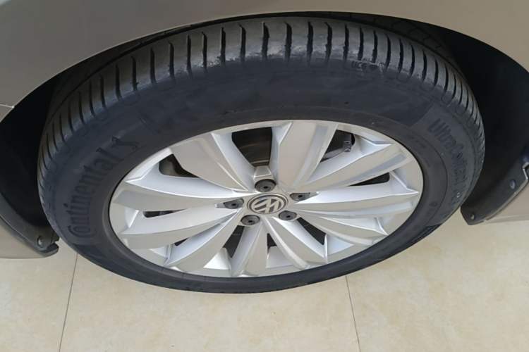 Used Volkswagen Passat 2019 330TSI Elite Edition China V Standard Left Front Wheel Hub