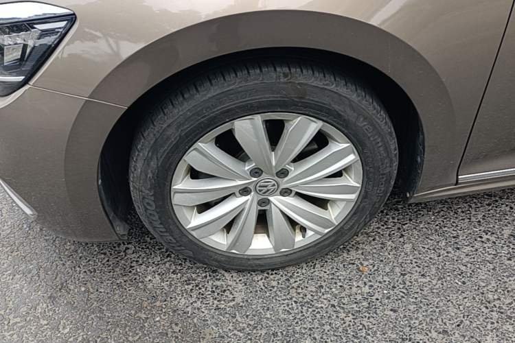 Used Volkswagen Passat 2019 330TSI Elite Edition China VI Left Front Wheel Hub