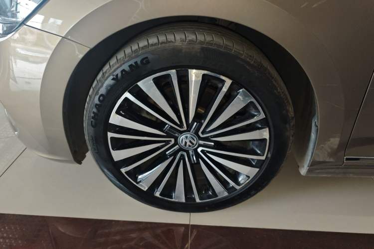 Used Volkswagen Passat 2019 330TSI Luxury Edition China V Standard Left Front Wheel Hub
