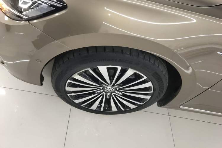 Used Volkswagen Passat 2019 330TSI Luxury Edition China V Standard Left Front Wheel Hub