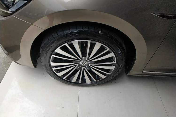 Used Volkswagen Passat 2019 330TSI Luxury Edition China V Standard Left Front Wheel Hub
