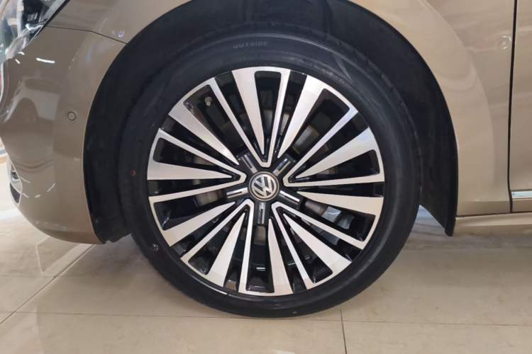 Used Volkswagen Passat 2019 330TSI Luxury Edition China V Standard Left Front Wheel Hub