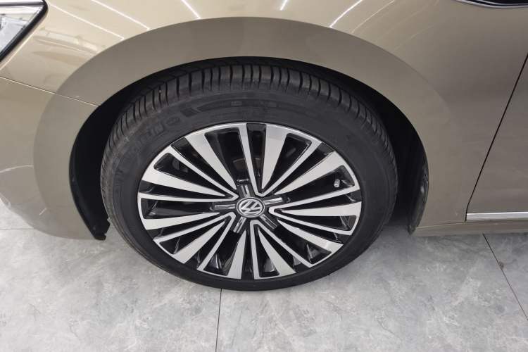 Used Volkswagen Passat 2019 330TSI Luxury Edition China VI Standard Left Front Wheel Hub