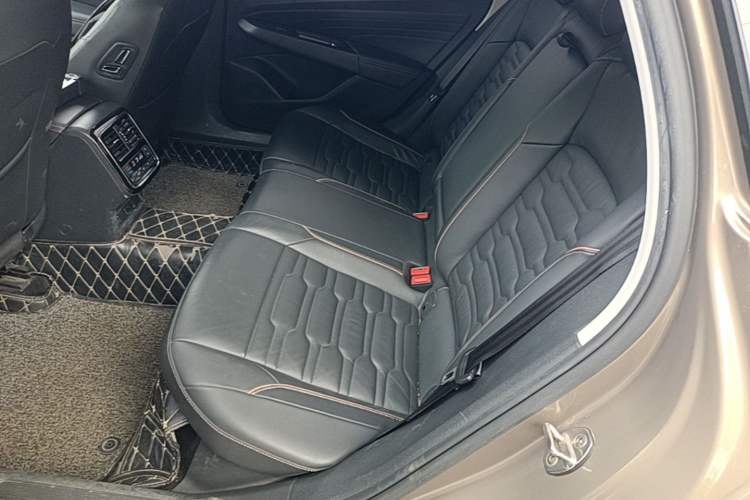 Used Volkswagen Passat 2019 330TSI Elite Edition China VI Left Rear Seat