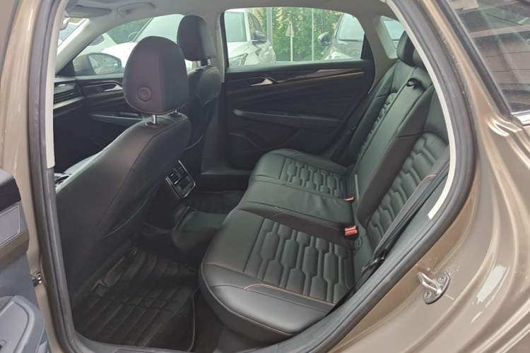 Used Volkswagen Passat 2019 330TSI Elite Edition China VI Left Rear Seat