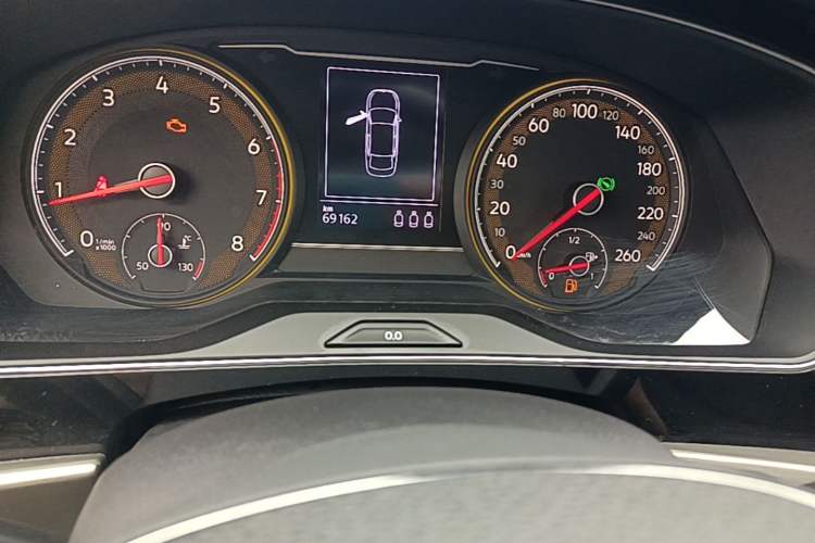 Used Volkswagen Passat 2019 330TSI Elite Edition China VI Odometer Close Up