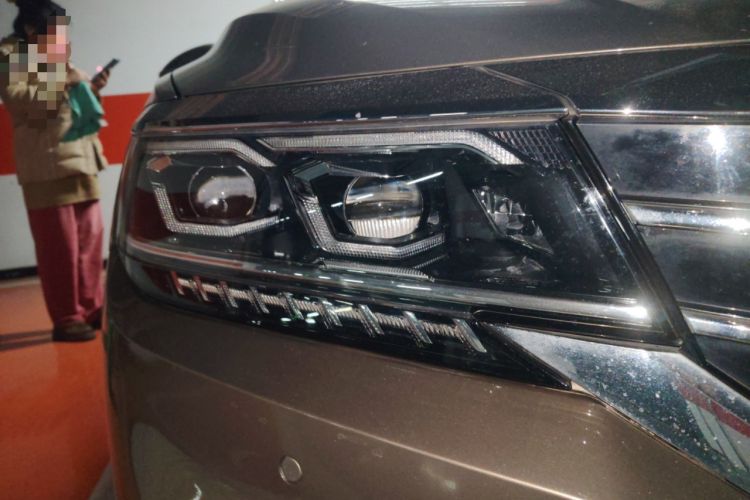 Used Volkswagen Passat 2019 380TSI Prestige Edition China VI Standard Right Front Headlight