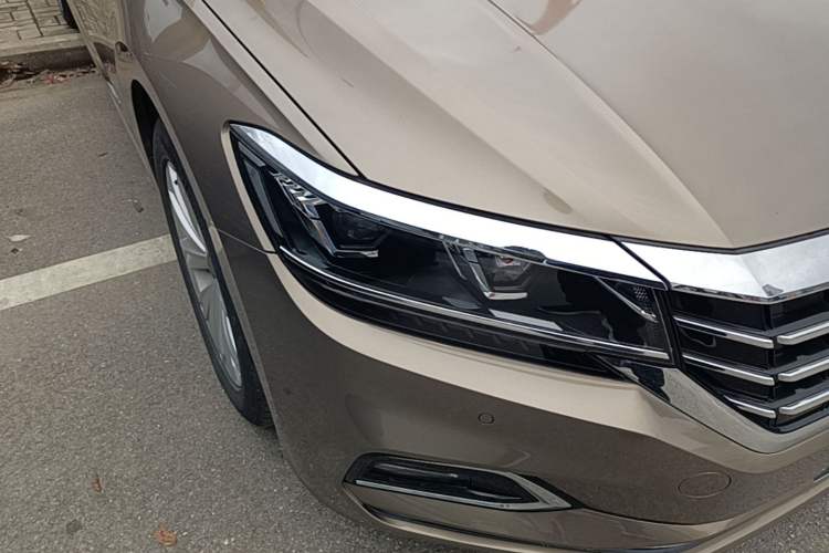 Used Volkswagen Passat 2019 330TSI Elite Edition China VI Right Front Headlight