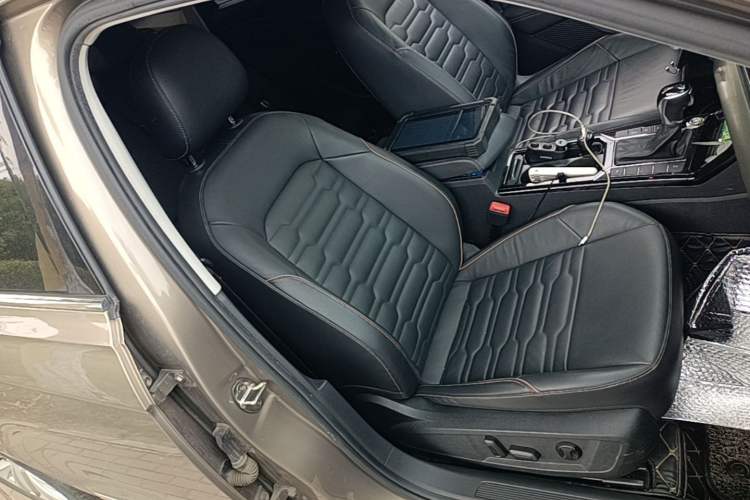 Used Volkswagen Passat 2019 330TSI Elite Edition China VI Right Front Seat