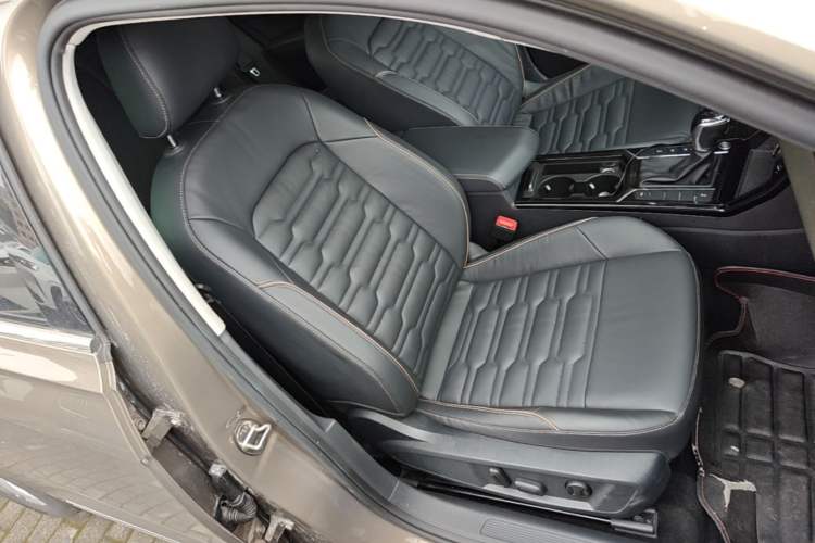 Used Volkswagen Passat 2019 330TSI Elite Edition China VI Right Front Seat