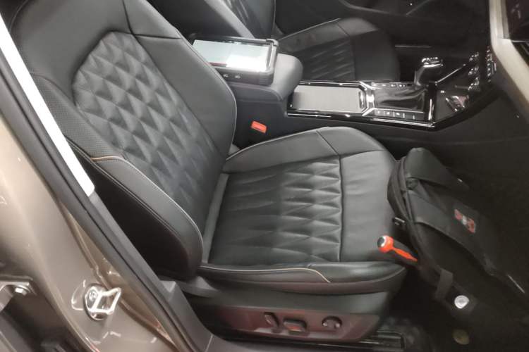 Used Volkswagen Passat 2019 330TSI Luxury Edition China V Standard Right Front Seat