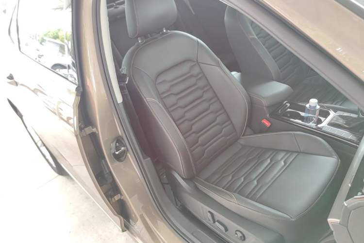 Used Volkswagen Passat 2019 330TSI Elite Edition China VI Right Front Seat