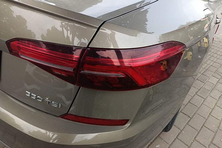 Used Volkswagen Passat 2019 330TSI Elite Edition China VI Right Rear Taillight