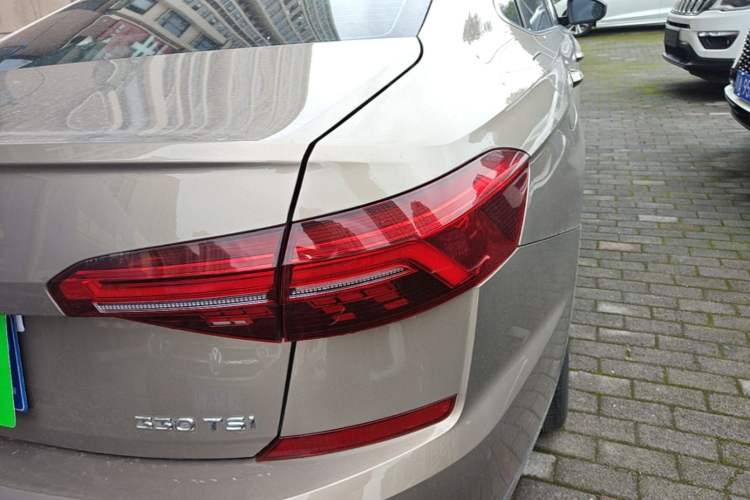 Used Volkswagen Passat 2019 330TSI Elite Edition China VI Right Rear Taillight