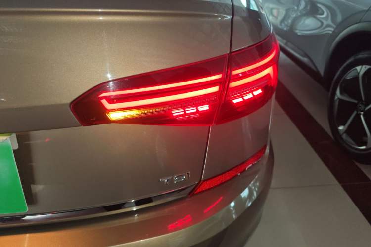 Used Volkswagen Passat 2019 330TSI Luxury Edition China V Standard Right Rear Taillight
