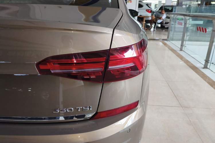 Used Volkswagen Passat 2019 330TSI Luxury Edition China V Standard Right Rear Taillight