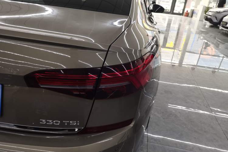 Used Volkswagen Passat 2019 330TSI Luxury Edition China VI Standard Right Rear Taillight