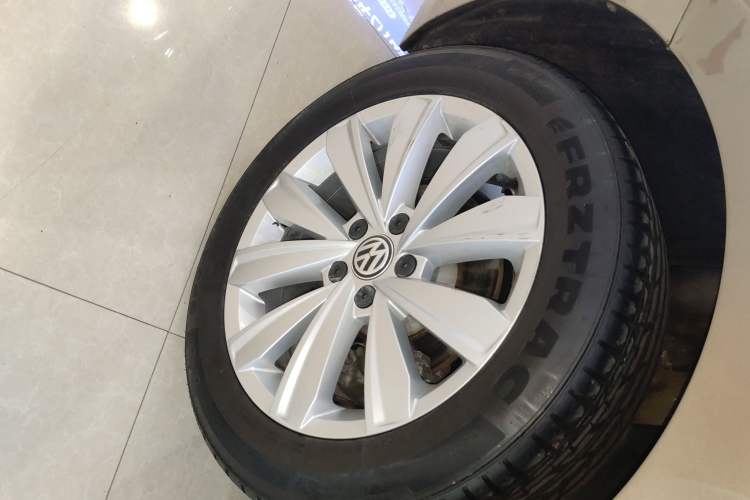 Used Volkswagen Passat 2019 330TSI Elite Edition China V Standard Right Rear Wheel Hub