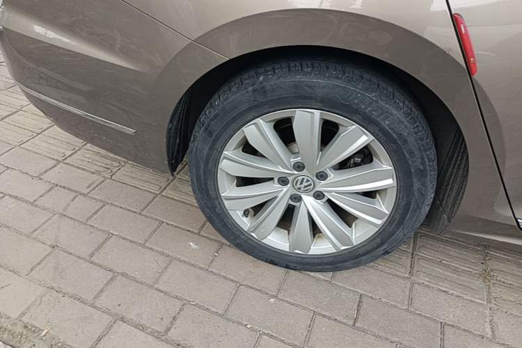 Used Volkswagen Passat 2019 330TSI Elite Edition China VI Right Rear Wheel Hub