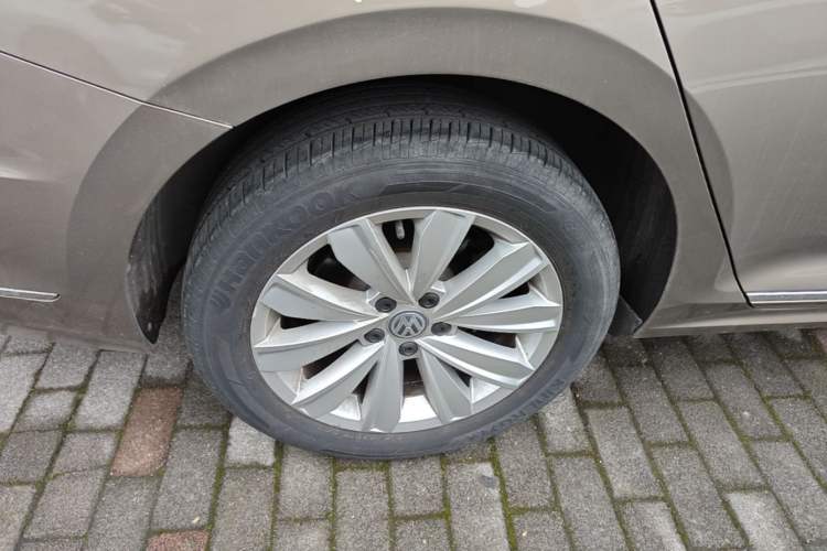 Used Volkswagen Passat 2019 330TSI Elite Edition China VI Right Rear Wheel Hub
