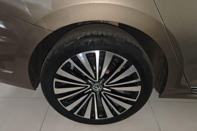 Used Volkswagen Passat 2019 330TSI Luxury Edition China V Standard Right Rear Wheel Hub