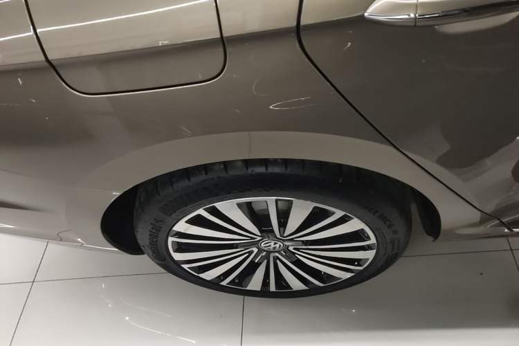 Used Volkswagen Passat 2019 330TSI Luxury Edition China V Standard Right Rear Wheel Hub