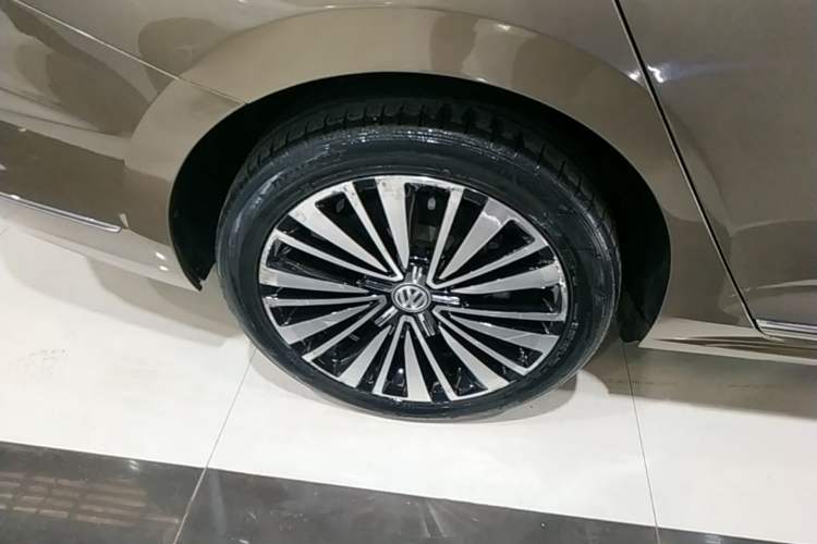 Used Volkswagen Passat 2019 330TSI Luxury Edition China V Standard Right Rear Wheel Hub