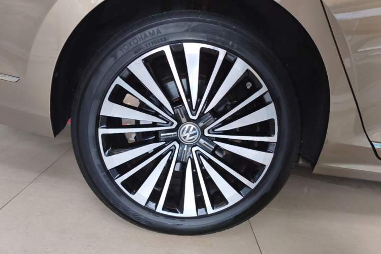 Used Volkswagen Passat 2019 330TSI Luxury Edition China V Standard Right Rear Wheel Hub