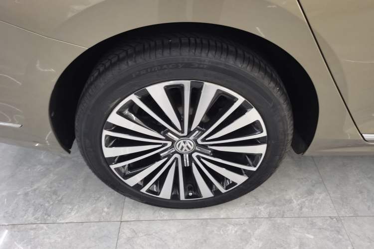 Used Volkswagen Passat 2019 330TSI Luxury Edition China VI Standard Right Rear Wheel Hub