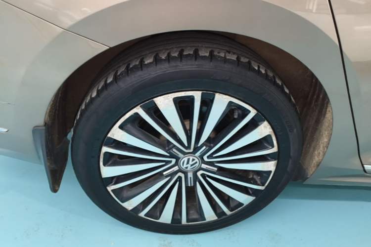 Used Volkswagen Passat 2019 330TSI Luxury Edition China V Standard Right Rear Wheel Hub