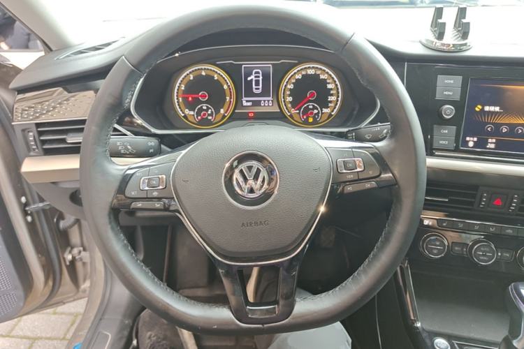 Used Volkswagen Passat 2019 330TSI Elite Edition China VI Steering Wheel
